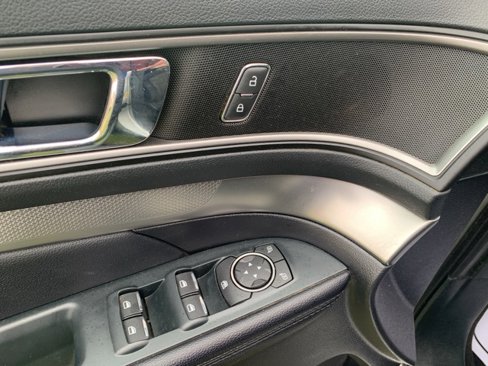 Used 2018 Ford Explorer XLT w/ Equipment Group 201A image 16