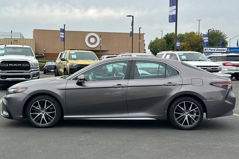 Used 2022 Toyota Camry SE image 6
