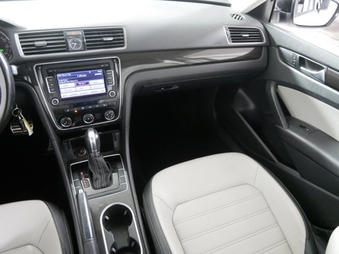 Used 2015 Volkswagen Passat 1.8T SE image 11