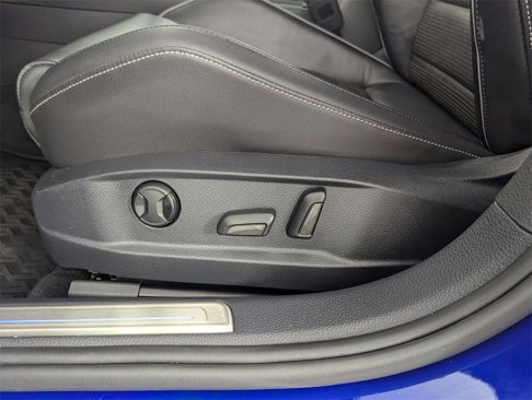 Used 2018 Volkswagen Golf R 4-Door image 13
