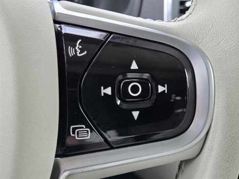 Certified 2021 Volvo XC90 T6 Momentum image 25