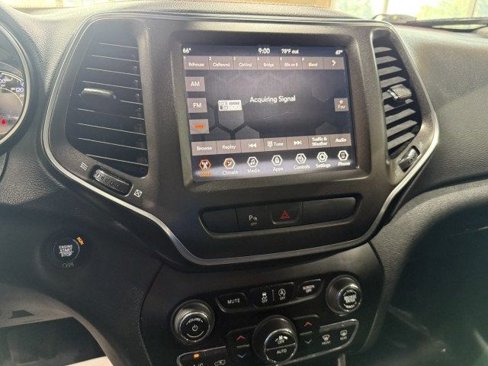 Used 2019 Jeep Cherokee Trailhawk w/ Cold Weather Group image 14