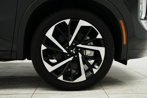 Used 2025 Mitsubishi Outlander SEL image 39