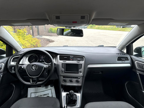 Used 2017 Volkswagen Golf S image 7