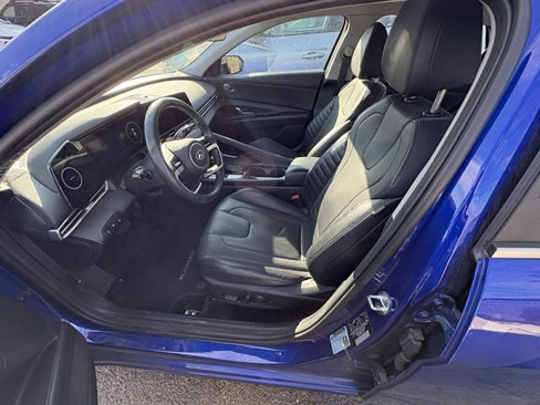 Certified 2023 Hyundai Elantra Limited w/ Preferred Accessory Package image 17