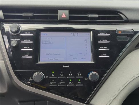 Used 2020 Toyota Camry LE image 10