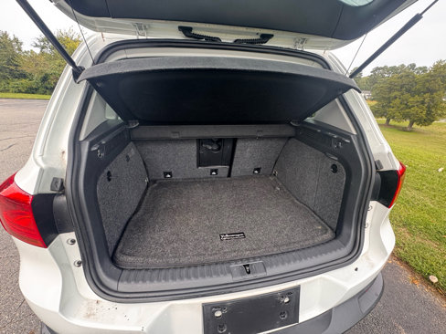 Used 2016 Volkswagen Tiguan S image 11