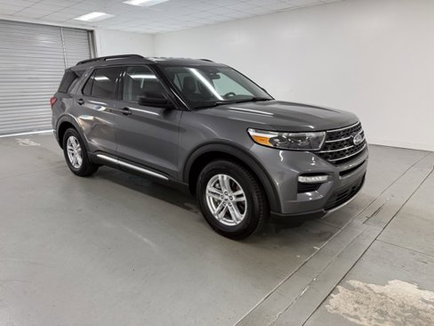 Used 2023 Ford Explorer XLT w/ Equipment Group 202A image 3