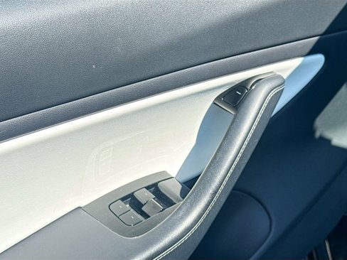Used 2019 Tesla Model 3 image 17