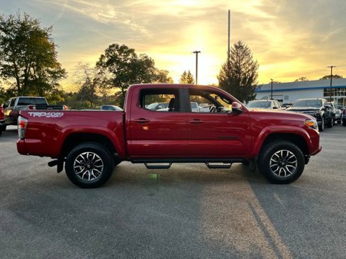 Used 2021 Toyota Tacoma TRD Sport w/ Technology Package image 5