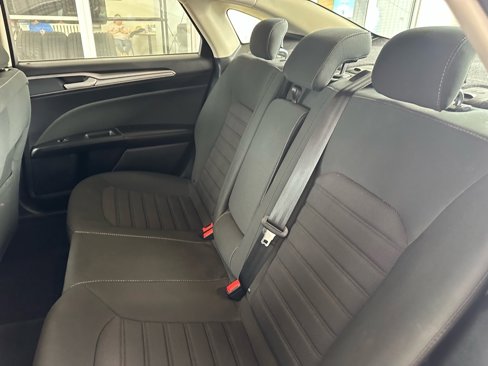 Used 2020 Ford Fusion SE image 27
