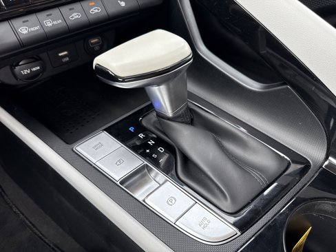 Used 2021 Hyundai Elantra Limited image 17