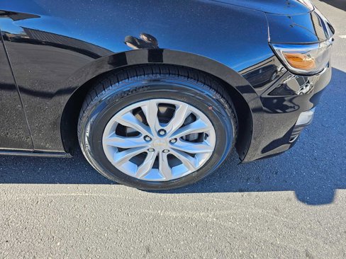Used 2019 Chevrolet Malibu Hybrid image 9