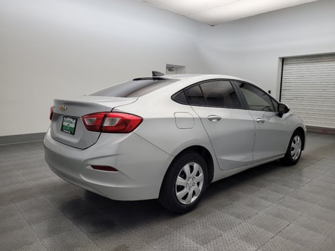 Used 2018 Chevrolet Cruze LS image 9