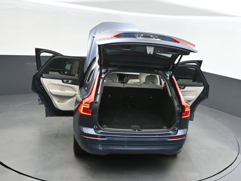 Used 2022 Volvo XC60 B5 Momentum w/ Climate Package image 48