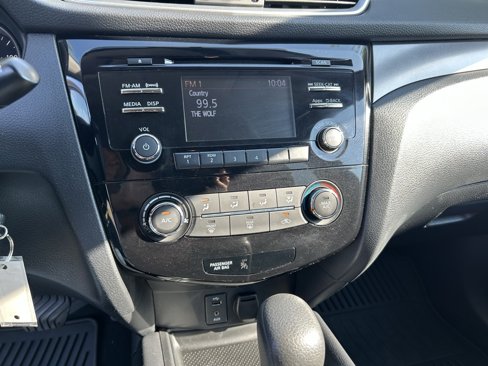 Used 2016 Nissan Rogue S w/ Appearance Package image 16