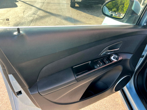 Used 2011 Chevrolet Cruze LTZ image 11