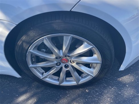 Used 2017 Jaguar F-TYPE Convertible image 4