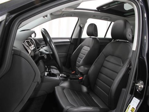 Used 2019 Volkswagen Golf Alltrack S image 5