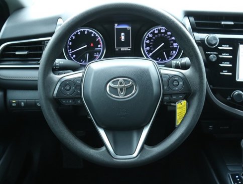Used 2019 Toyota Camry LE image 14