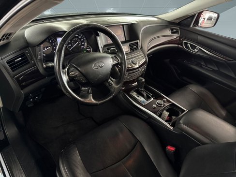 Used 2011 INFINITI M37 w/ Premium Pkg image 4
