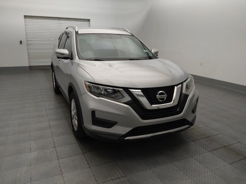 Used 2017 Nissan Rogue SV w/ SV Premium Package image 14