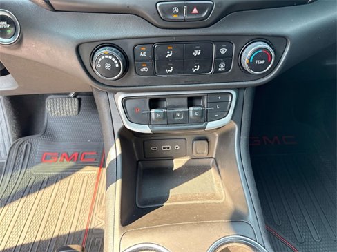 Used 2023 GMC Terrain SLE w/ Elevation Edition image 31