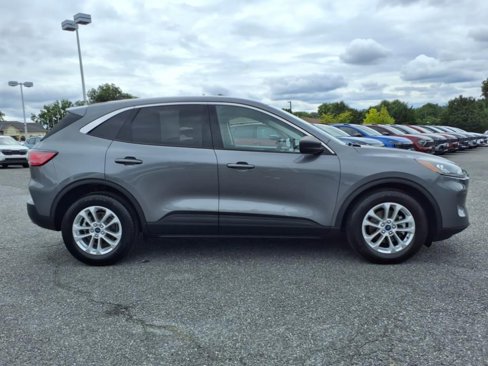 Used 2022 Ford Escape SE image 3