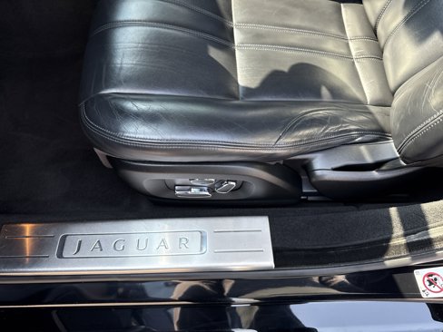Used 2013 Jaguar XJ image 20