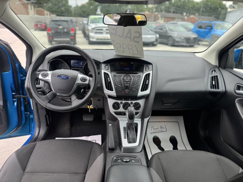 Used 2014 Ford Focus SE w/ SE Winter Package image 2