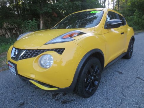 Used 2016 Nissan Juke SV image 1