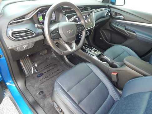 Used 2022 Chevrolet Bolt EUV Premier w/ Sun & Sound Package image 12