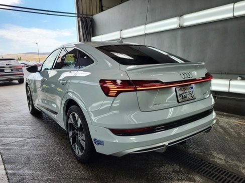Used 2021 Audi e-tron Premium Plus w/ Premium Plus Package image 4