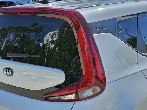 Certified 2021 Kia Soul LX image 10