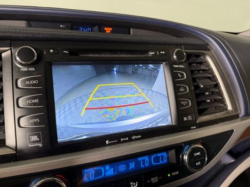 Used 2016 Toyota Highlander Limited image 19