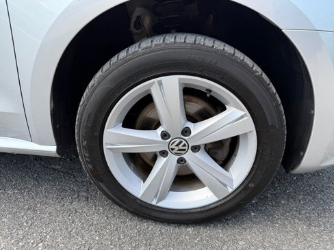 Used 2013 Volkswagen Passat TDI SE image 9