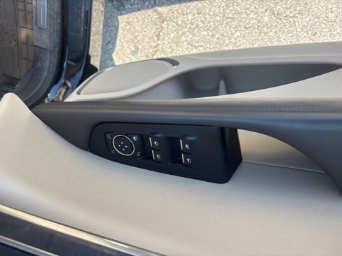 Used 2017 Lincoln MKX Reserve w/ Lincoln MKX Climate Package image 20