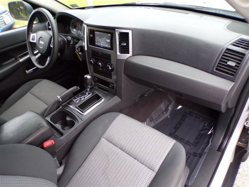 Used 2010 Jeep Grand Cherokee Laredo image 19