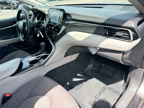 Used 2023 Toyota Camry LE image 27