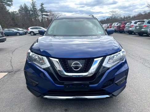 Used 2017 Nissan Rogue SV image 2