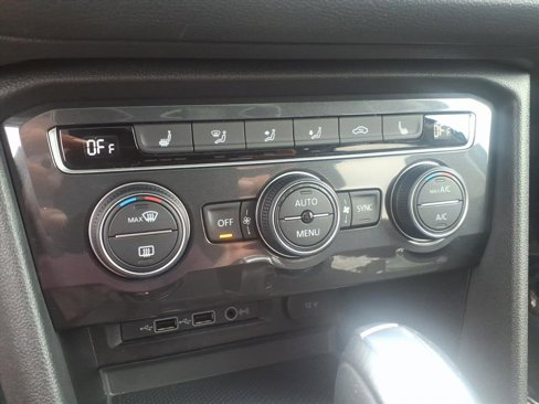 Used 2019 Volkswagen Tiguan SE image 18