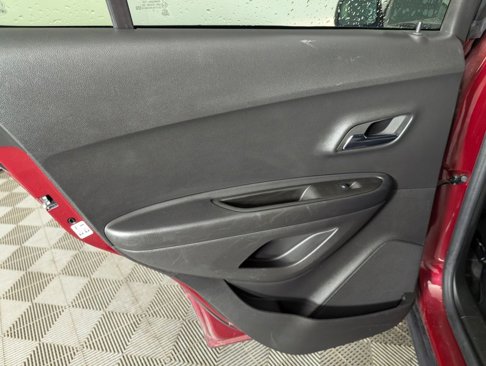Certified 2022 Chevrolet Trax LT w/ LT Convenience Package image 30