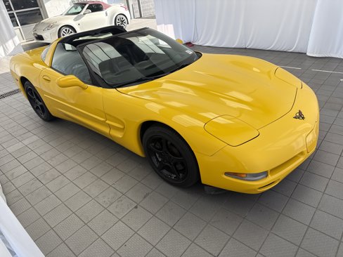 Used 2001 Chevrolet Corvette Coupe w/ Preferred Equipment Group2 image 3