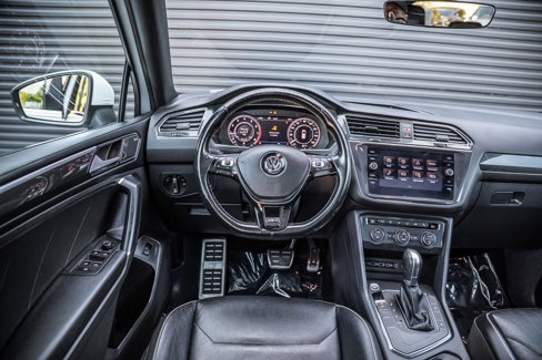 Used 2018 Volkswagen Tiguan SEL Premium w/ R-Line Package image 12