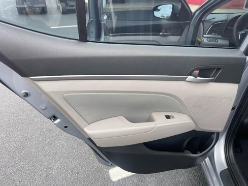 Used 2017 Hyundai Elantra SE image 17