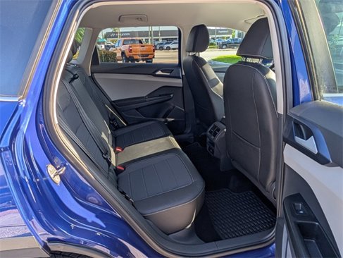 Certified 2024 Volkswagen Taos SE image 14