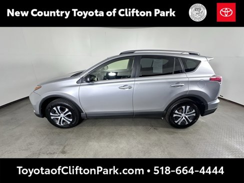 Used 2018 Toyota RAV4 LE image 6