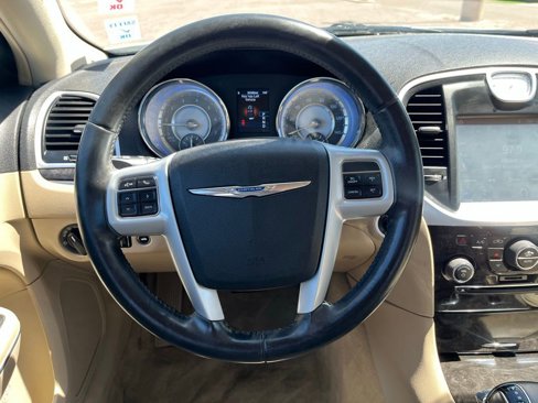 Used 2014 Chrysler 300 image 28