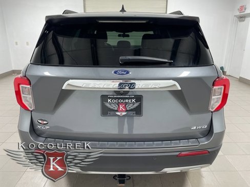 Used 2022 Ford Explorer XLT w/ Equipment Group 202A image 5