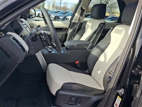 Certified 2025 Land Rover Discovery S image 8